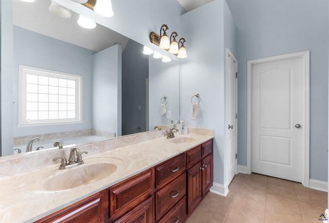 221 Hathersage Drive, Kathleen, GA 31047
