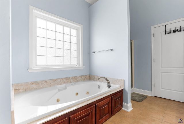 221 Hathersage Drive, Kathleen, GA 31047