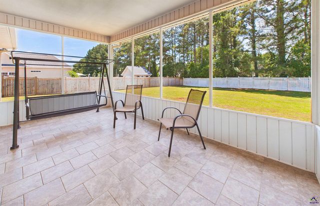 221 Hathersage Drive, Kathleen, GA 31047