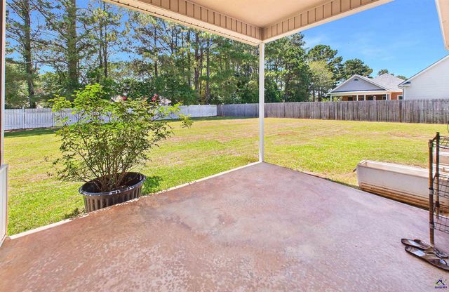221 Hathersage Drive, Kathleen, GA 31047