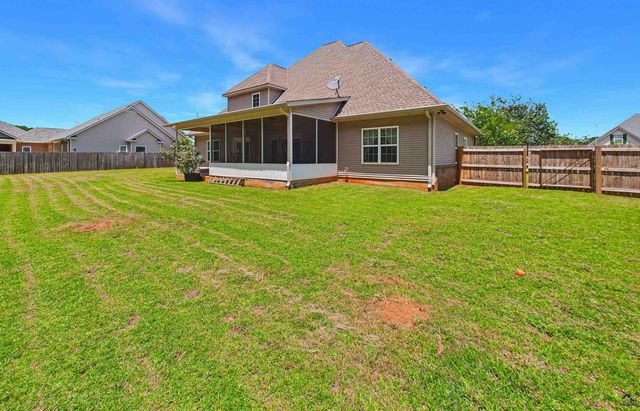 221 Hathersage Drive, Kathleen, GA 31047