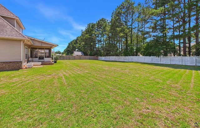 221 Hathersage Drive, Kathleen, GA 31047