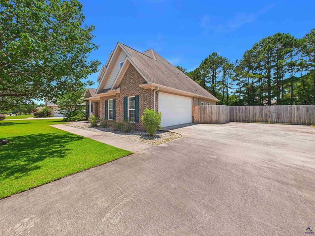 221 Hathersage Drive, Kathleen, GA 31047