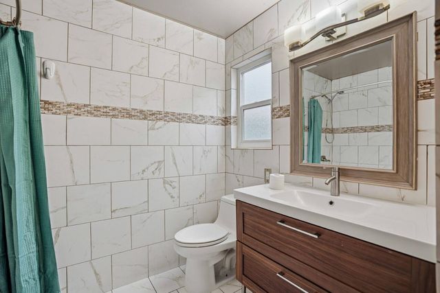 2500 Mira Flores Dr, Turlock, CA 95380