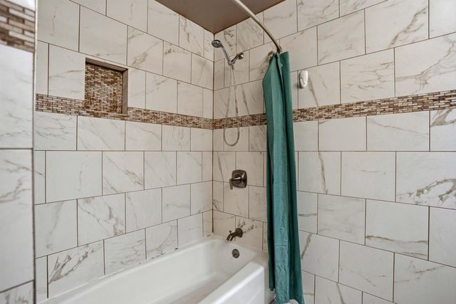 2500 Mira Flores Dr, Turlock, CA 95380