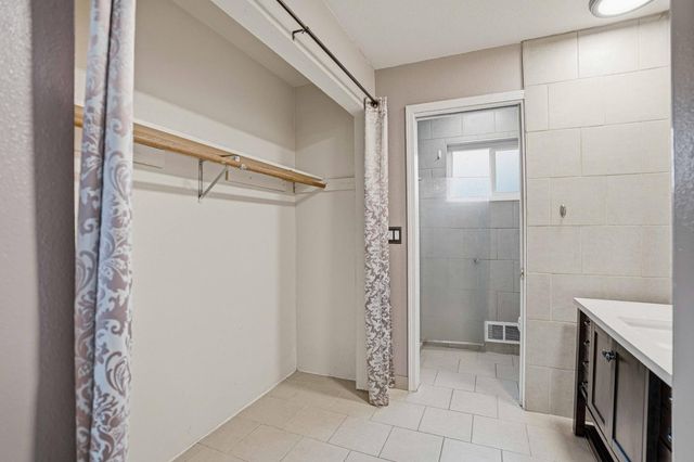 2500 Mira Flores Dr, Turlock, CA 95380