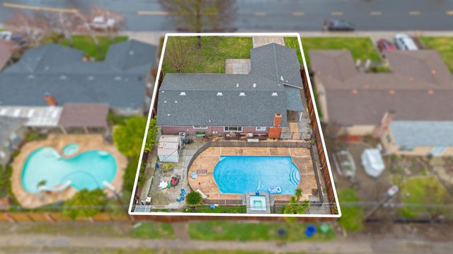 2500 Mira Flores Dr, Turlock, CA 95380