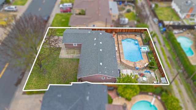 2500 Mira Flores Dr, Turlock, CA 95380