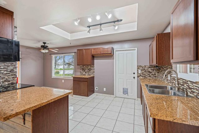 2500 Mira Flores Dr, Turlock, CA 95380