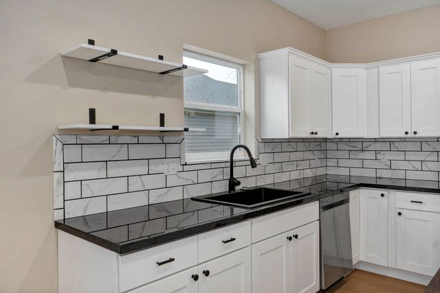 1137b N Dickerson Avenue, Springfield, MO 65803