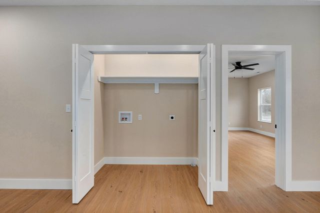 1137b N Dickerson Avenue, Springfield, MO 65803