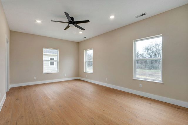 1137b N Dickerson Avenue, Springfield, MO 65803