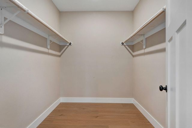 1137b N Dickerson Avenue, Springfield, MO 65803