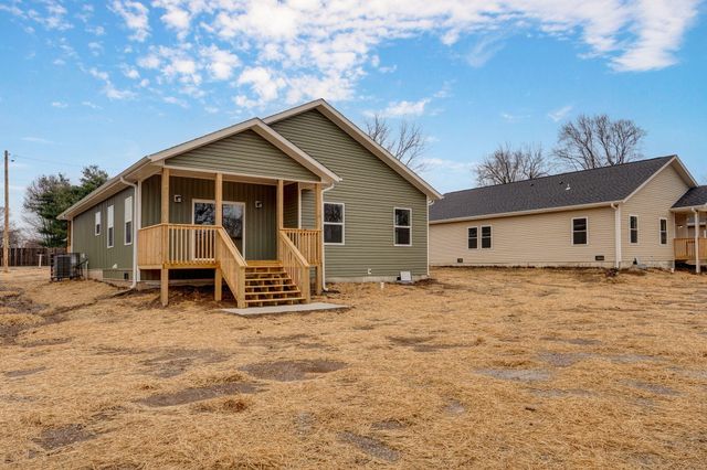 1137b N Dickerson Avenue, Springfield, MO 65803