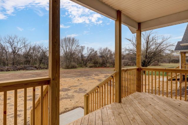 1137b N Dickerson Avenue, Springfield, MO 65803