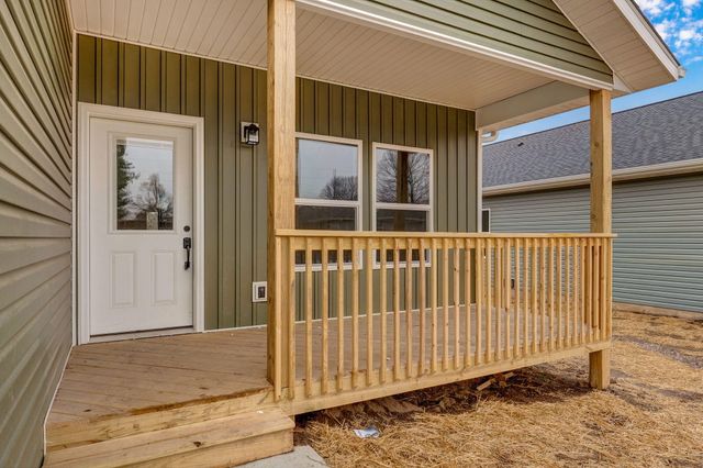 1137b N Dickerson Avenue, Springfield, MO 65803