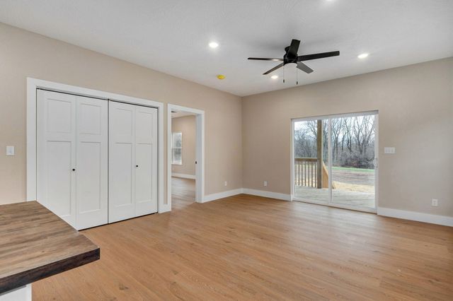 1137b N Dickerson Avenue, Springfield, MO 65803