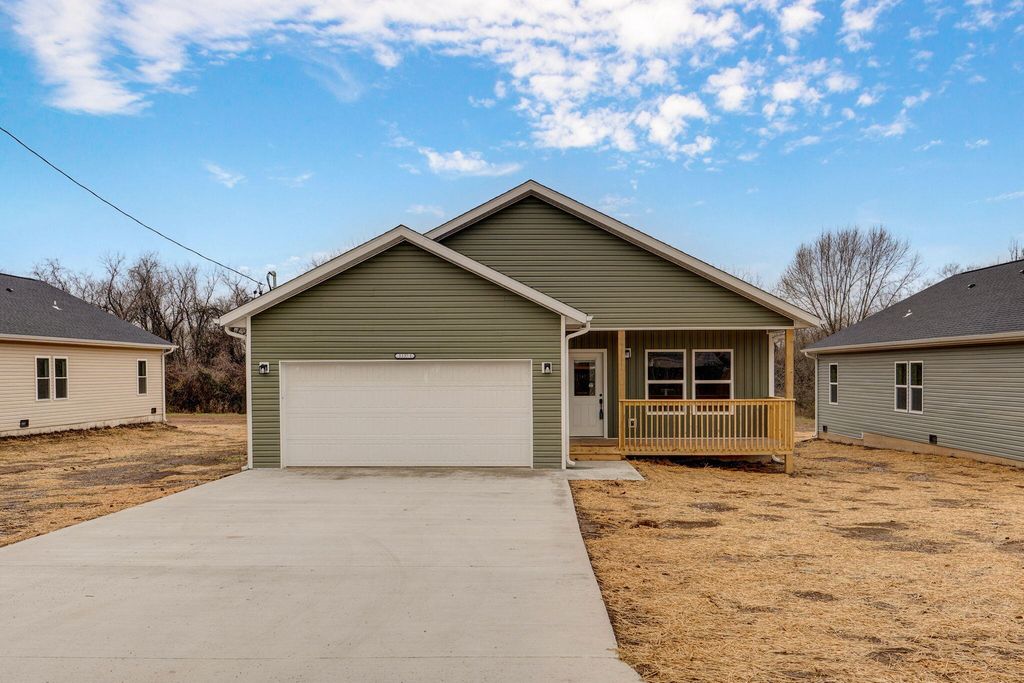 1137b N Dickerson Avenue, Springfield, MO 65803