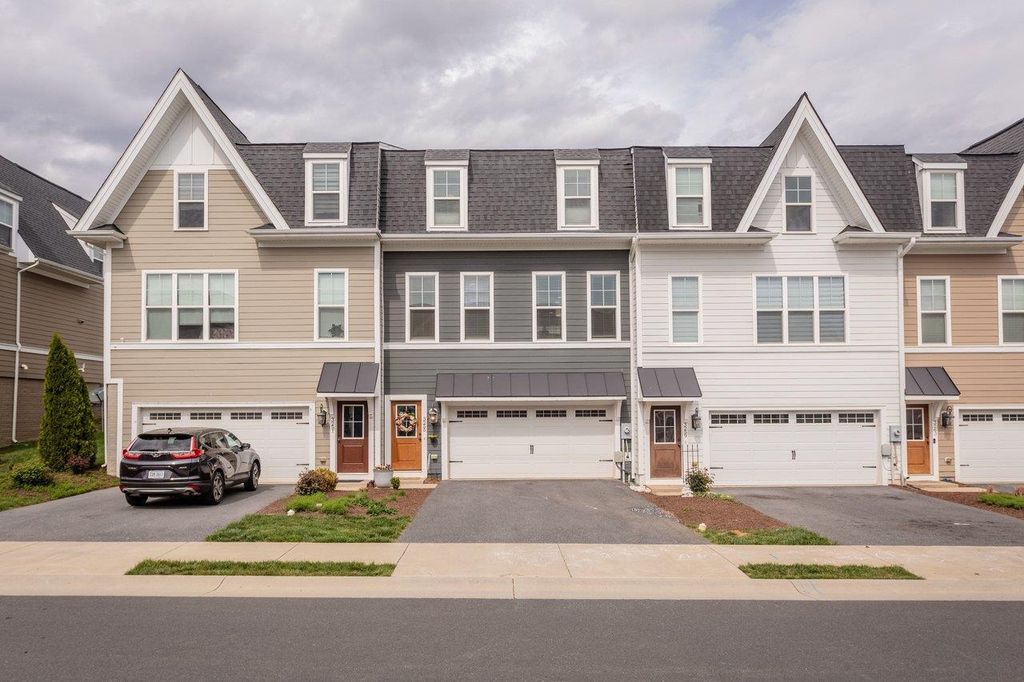 3255 CHARLESTON BLVD, Rockingham, VA 22801