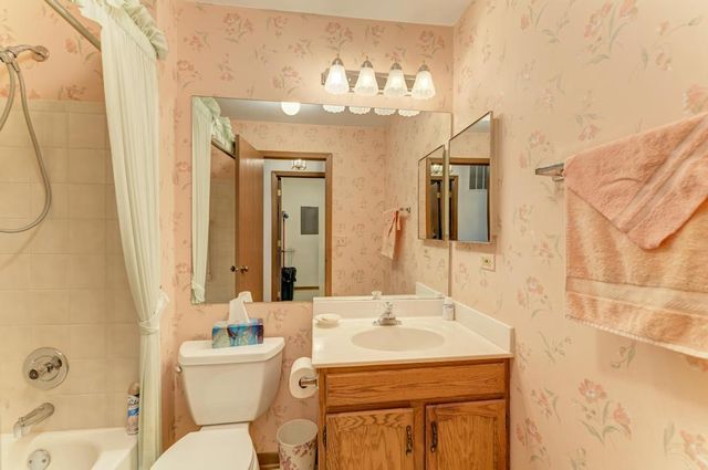 504 Elizabeth Drive 18-B-L, Wood Dale, IL 60191