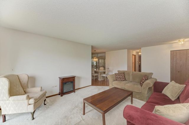 504 Elizabeth Drive 18-B-L, Wood Dale, IL 60191
