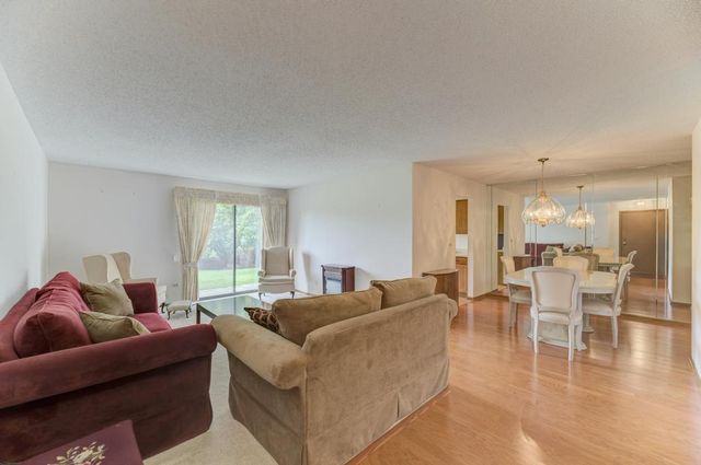 504 Elizabeth Drive 18-B-L, Wood Dale, IL 60191