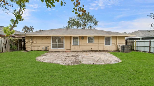 8018 Sharondale Drive, Houston, TX 77033
