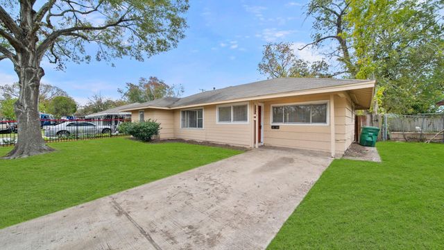 8018 Sharondale Drive, Houston, TX 77033