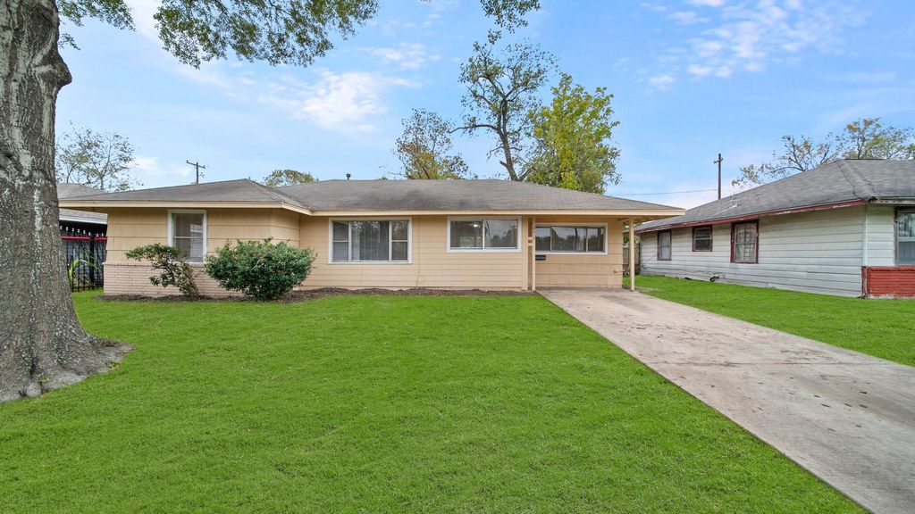 8018 Sharondale Drive, Houston, TX 77033