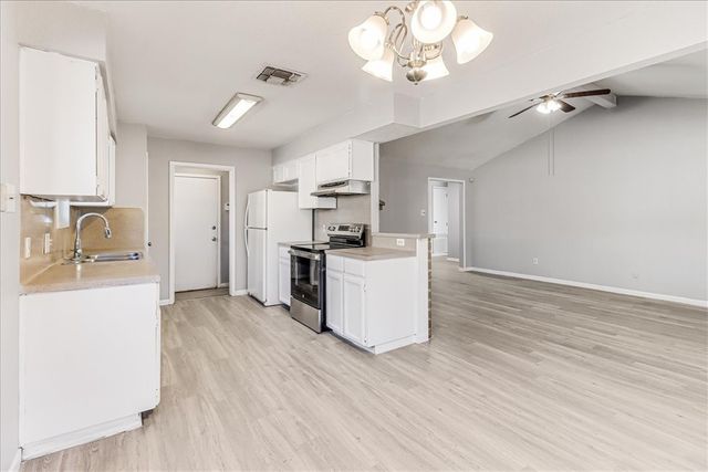 6701 Meadowbreeze Pkwy, Corpus Christi, TX 78414