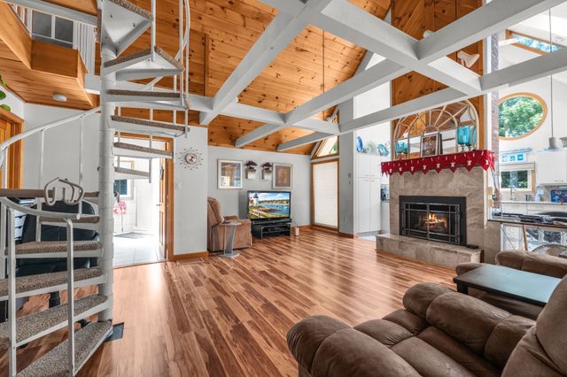 81 Lakeview Blvd, Plymouth, MA 02360