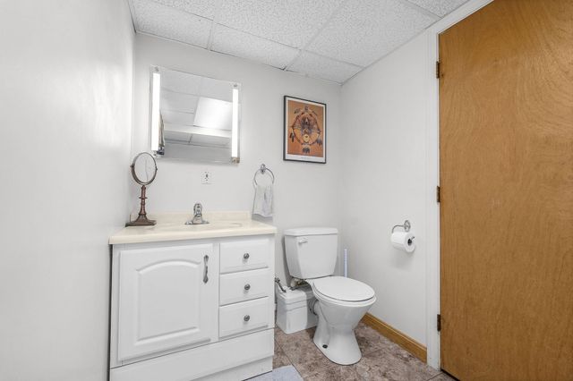 81 Lakeview Blvd, Plymouth, MA 02360