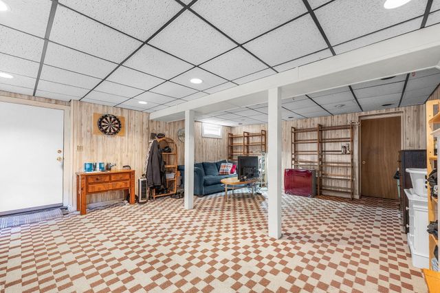 81 Lakeview Blvd, Plymouth, MA 02360