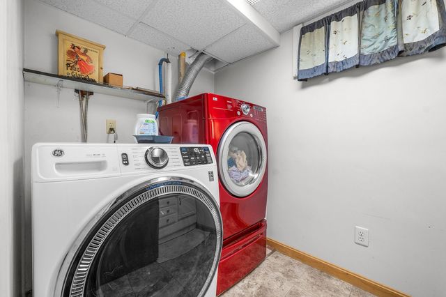 81 Lakeview Blvd, Plymouth, MA 02360