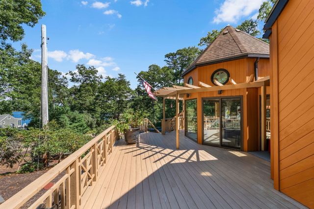 81 Lakeview Blvd, Plymouth, MA 02360