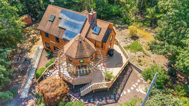 81 Lakeview Blvd, Plymouth, MA 02360