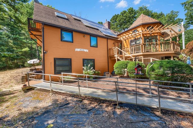 81 Lakeview Blvd, Plymouth, MA 02360