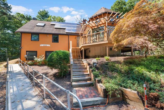 81 Lakeview Blvd, Plymouth, MA 02360