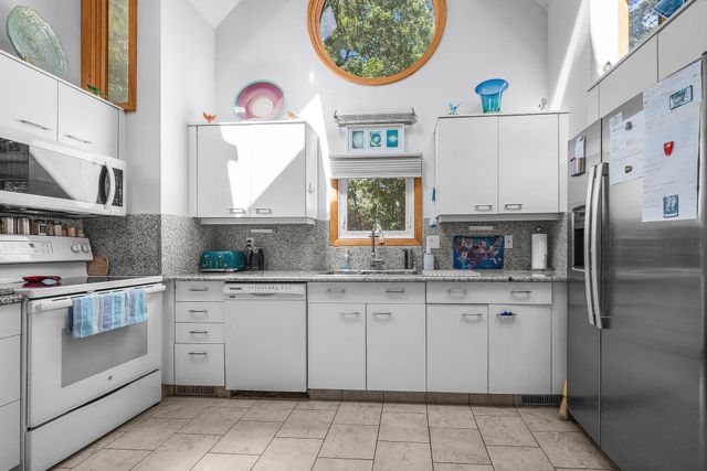 81 Lakeview Blvd, Plymouth, MA 02360
