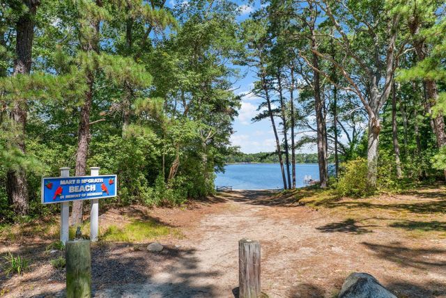 81 Lakeview Blvd, Plymouth, MA 02360