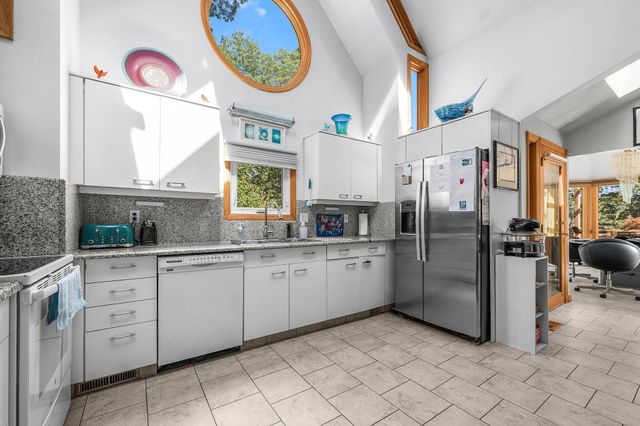 81 Lakeview Blvd, Plymouth, MA 02360