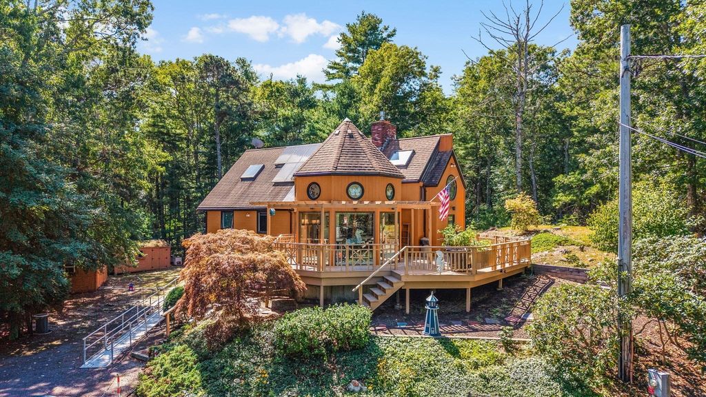 81 Lakeview Blvd, Plymouth, MA 02360