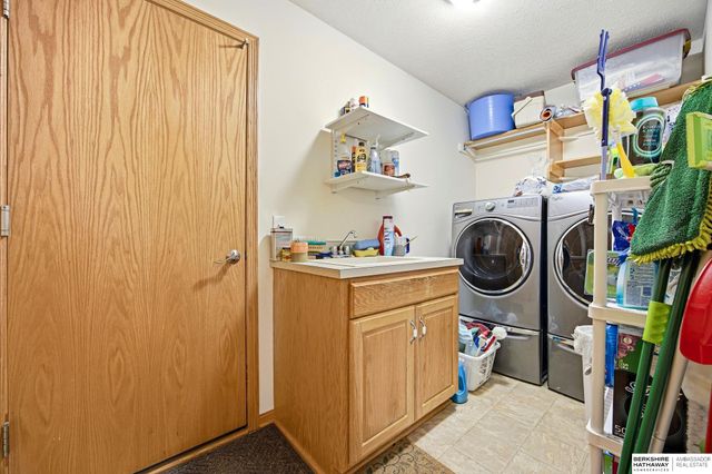 1001 Spruce Street, Springfield, NE 68059