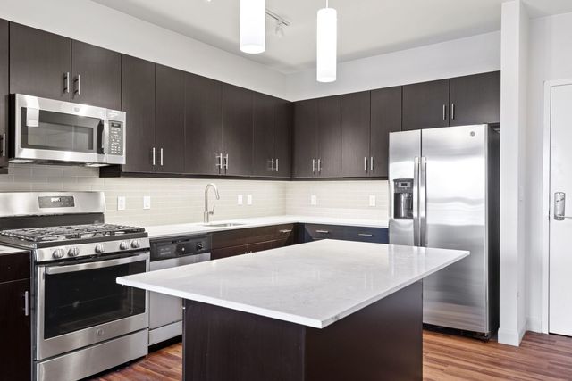 555 Roger Williams Avenue 407, Highland Park, IL 60035