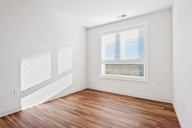 555 Roger Williams Avenue 407, Highland Park, IL 60035