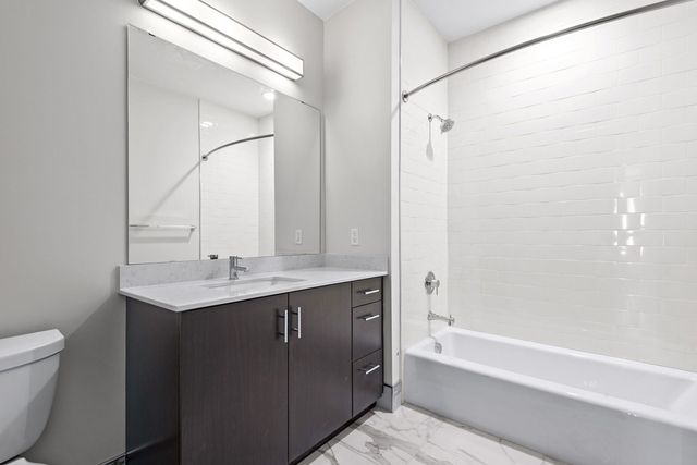 555 Roger Williams Avenue 407, Highland Park, IL 60035