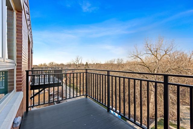 555 Roger Williams Avenue 407, Highland Park, IL 60035