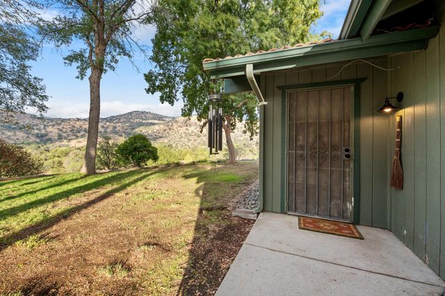 38570 Rustic Lane, Yokuts Valley, CA 93675