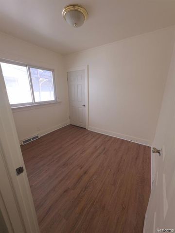 843 Ossington Avenue, Flint, MI 48507