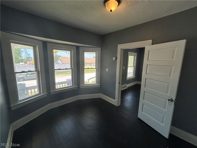 8910 Harris Avenue, Cleveland, OH 44104